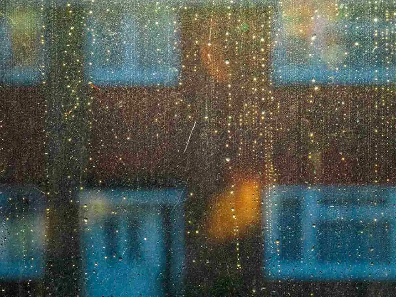 Come si fa a pulire i vetri senza lasciare aloni con la pioggia? Il prodotto segreto degli esperti