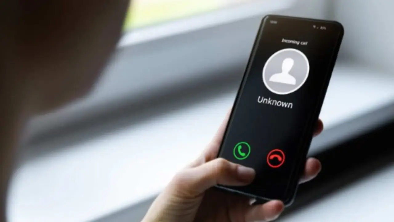 Pensi che ti stiano spiando il telefono? Ecco i segnali immediati che indicano un controllo