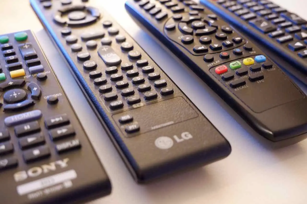 Come disinfettare i telecomandi di casa senza rovinarli